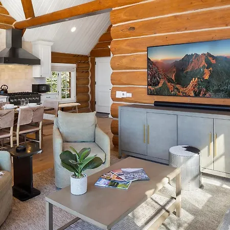 New! Chic European Style Cabin, Short Walk To Holiday home