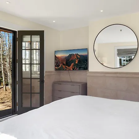 New! Chic European Style Cabin, Short Walk To *