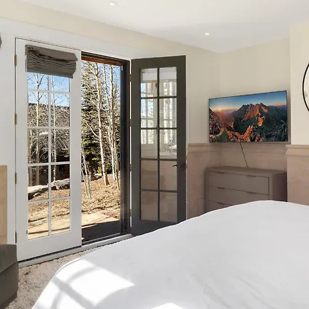 New! Chic European Style Cabin, Short Walk To Holiday home Telluride