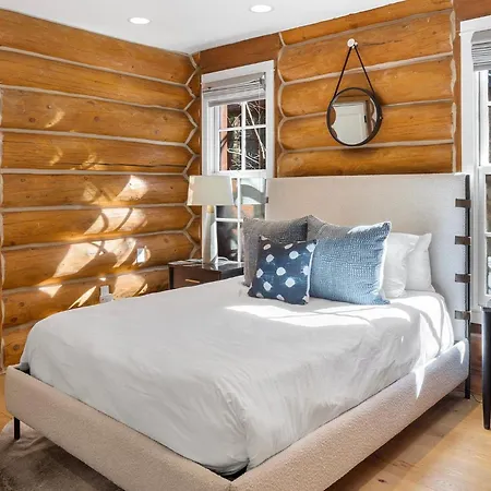 New! Chic European Style Cabin, Short Walk To Telluride