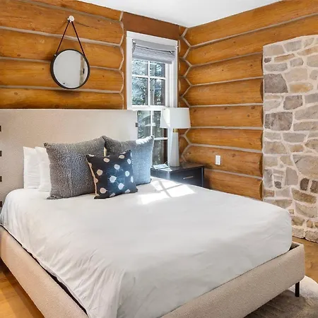 New! Chic European Style Cabin, Short Walk To Holiday home