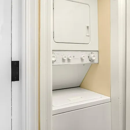 New! Chic European Style Cabin, Short Walk To *