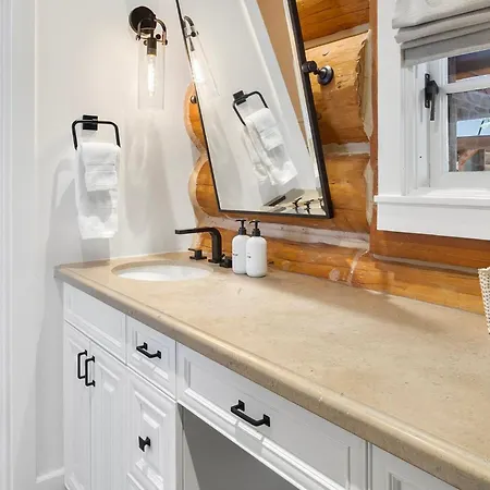 New! Chic European Style Cabin, Short Walk To * Telluride