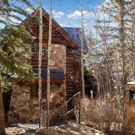 Holiday home New! Chic European Style Cabin, Short Walk To *