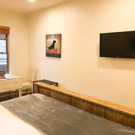Bear Creek 111b Hotel