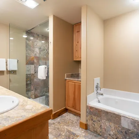 Bear Creek 112b Hotel *