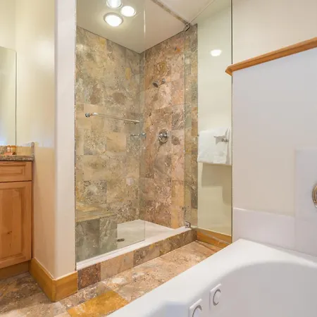 Bear Creek 305c Hotel *