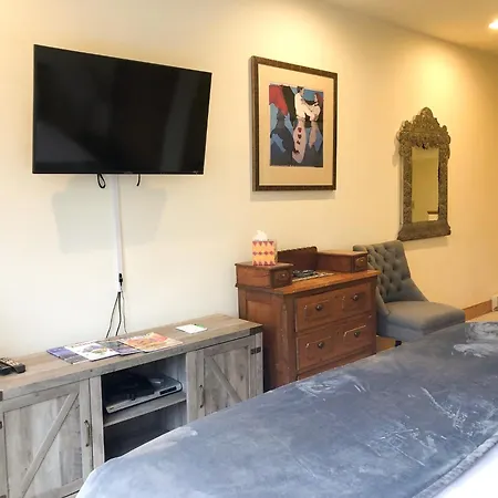 Bear Creek 209b Hotel *
