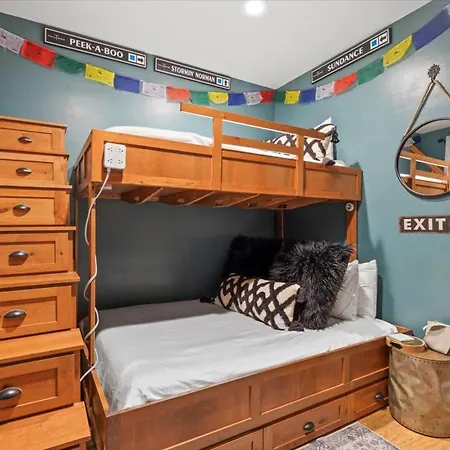 Mtn Village Retreat - Balcony Views & Steam Shower Holiday home *