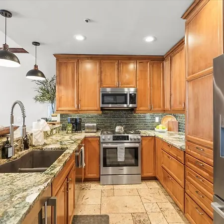 Mtn Village Retreat - Balcony Views & Steam Shower Holiday home *