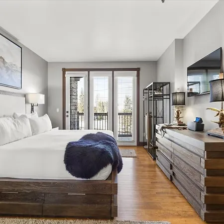 Mtn Village Retreat - Balcony Views & Steam Shower Holiday home *