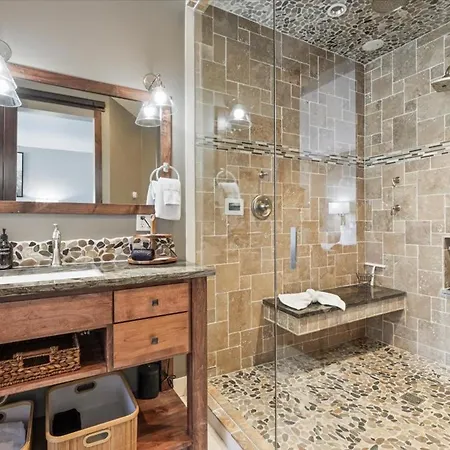 Mtn Village Retreat - Balcony Views & Steam Shower