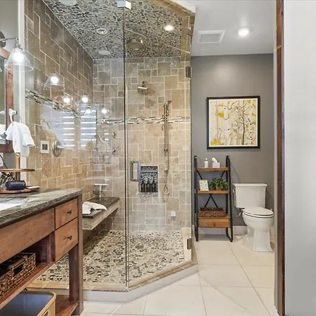 Mtn Village Retreat - Balcony Views & Steam Shower Holiday home