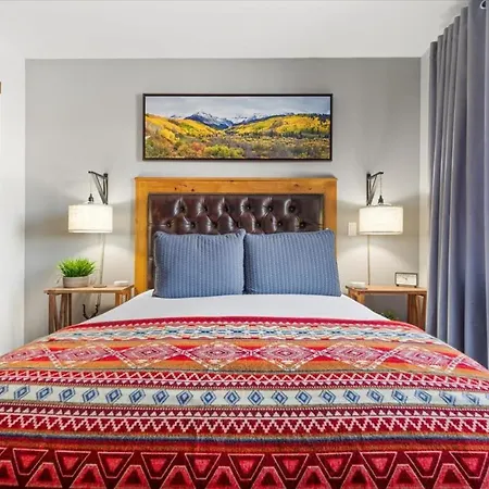 Mtn Village Retreat - Balcony Views & Steam Shower *