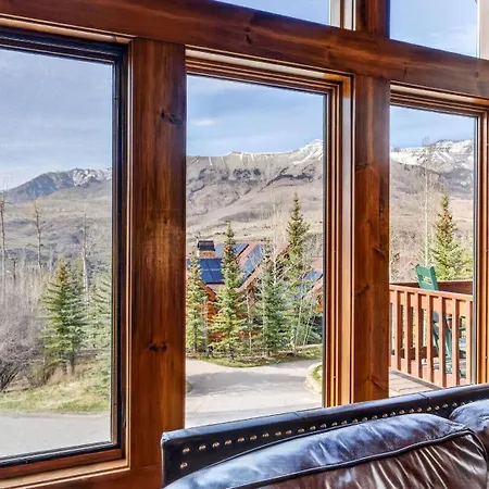 Russell By Avantstay Holiday home