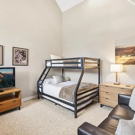 Slopeside Paradise Penthouse At Lift 7, Views, Fireplace, Deck, Hot Tub
