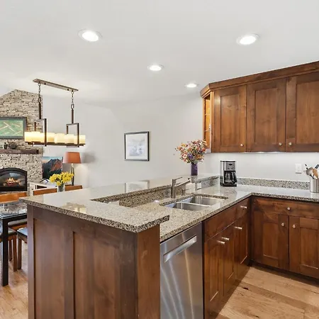 Apartment Slopeside Paradise Penthouse At Lift 7, Views, Fireplace, Deck, Hot Tub *