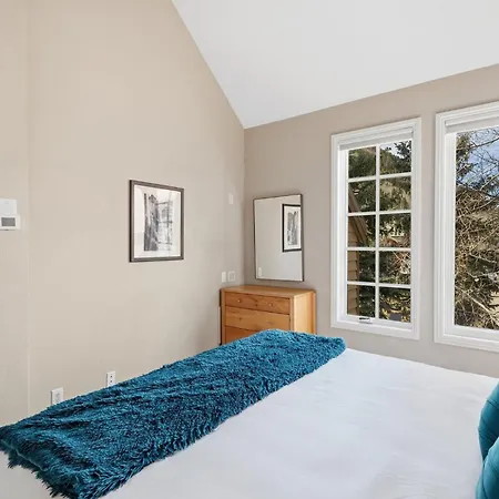Slopeside Paradise Penthouse At Lift 7, Views, Fireplace, Deck, Hot Tub *
