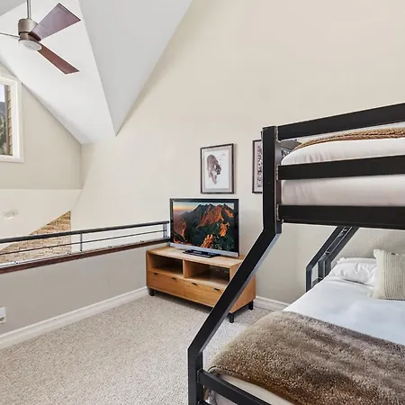 Slopeside Paradise Penthouse At Lift 7, Views, Fireplace, Deck, Hot Tub Apartment