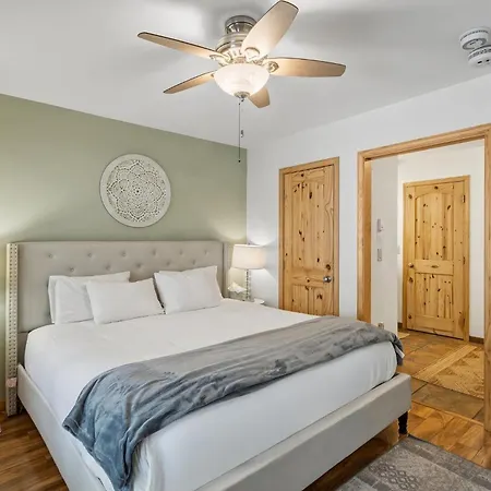 Modern Comfort On River Trail - Mountain Views, Hot Tub * Telluride