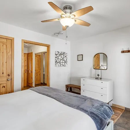Apartment Modern Comfort On River Trail - Mountain Views, Hot Tub