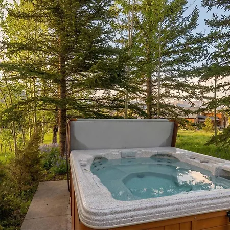Holiday home Spacious Retreat With Private Hot Tub