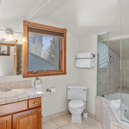 Perfect Base Lift 7 Hottub Access 3 Bd 3 Ba Sleeps 8 *