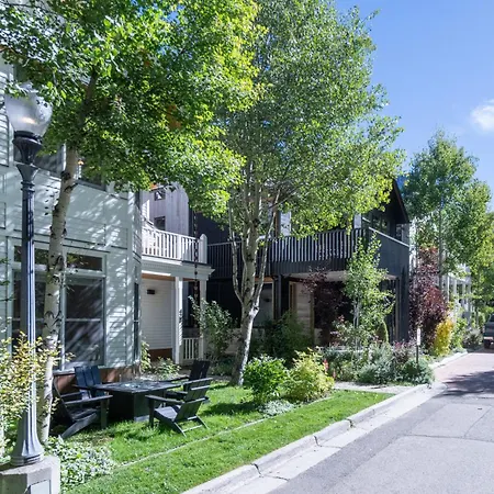 425 Depot Ave Holiday home