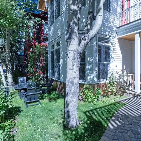 425 Depot Ave Holiday home