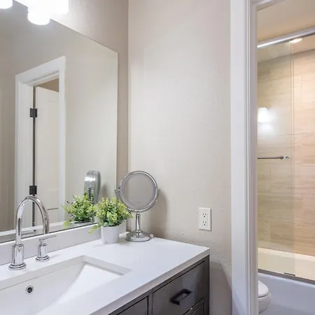 Apartment In Out In Town! Area Views, Fireplace, Hot Tub