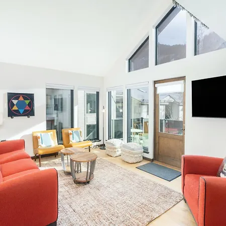 Big & Bright Hidden Gem With Garage, Hot Tub, Lux Kitchen Telluride