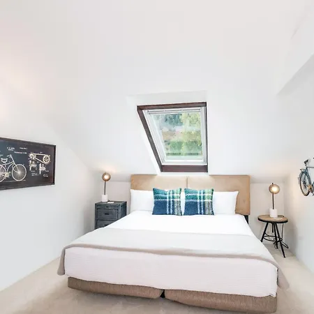 Big & Bright Hidden Gem With Garage, Hot Tub, Lux Kitchen *
