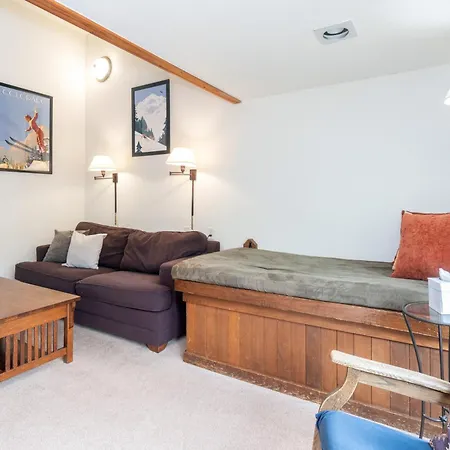 Manitou 6 By Alpine Hotel *