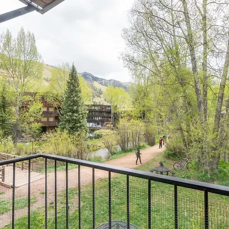 Manitou 5 By Alpine Hotel *