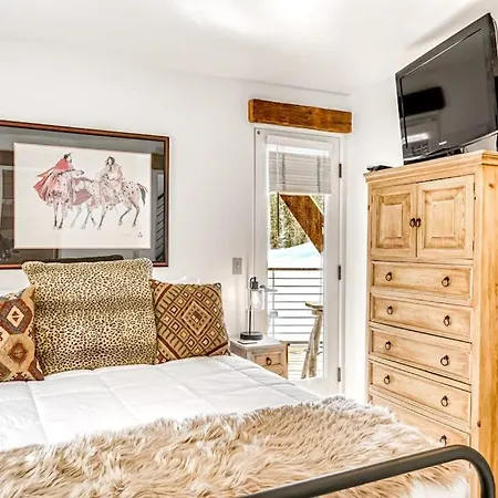 Double Diamond Ski-in/ski-out Apartment