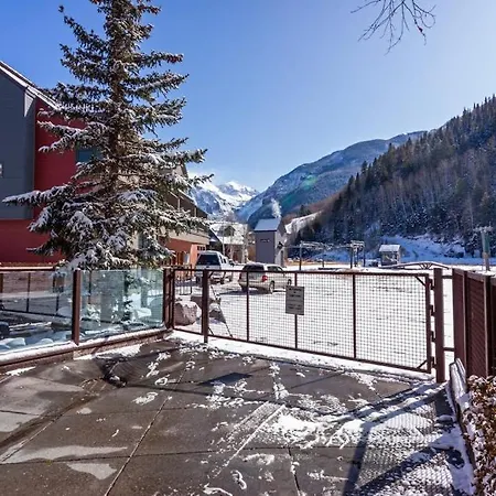 Double Diamond Ski-in/ski-out Apartment