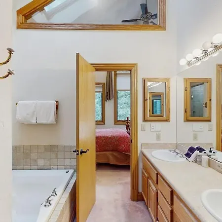 Cimarron Mountain Retreat Apartment