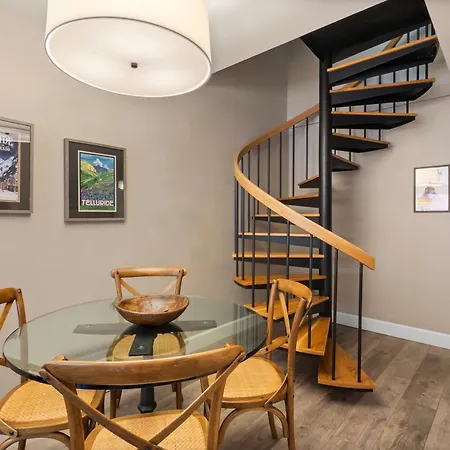 Apartment In Out In Town! Area Views, Fireplace, Hot Tub *