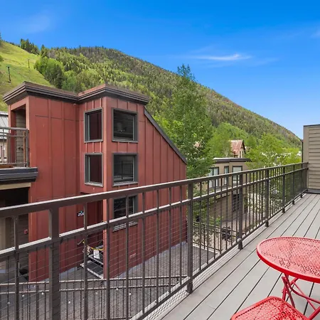 Apartment In Out In Town! Area Views, Fireplace, Hot Tub