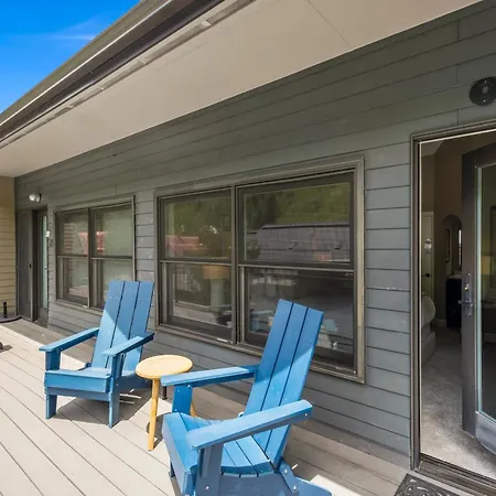 In Out In Town! Area Views, Fireplace, Hot Tub Apartment