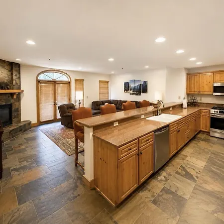 Bear Creek 208a Apartment *