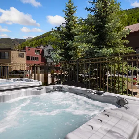 In Out Lift 7! Deck, Hot Tub, Garage Parking *