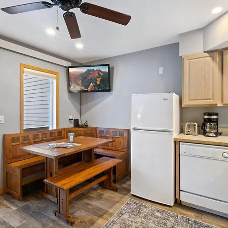 Ground Floor On River Trail, Walk To *