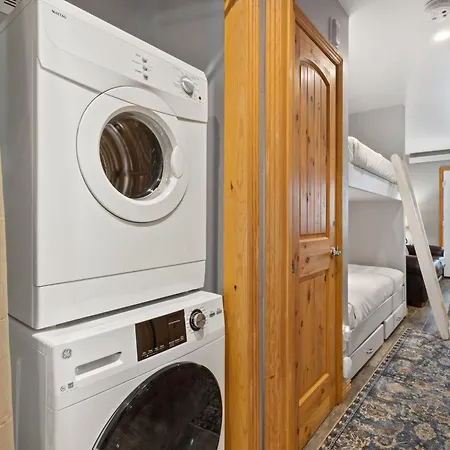 Ground Floor On River Trail, Walk To