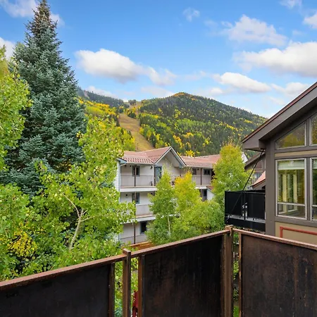 Big & Bright Hidden Gem With Garage, Hot Tub, Lux Kitchen