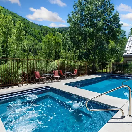 Apartment Cloud Nine, Walk To Gondola, Floor On River & Hot Tub *