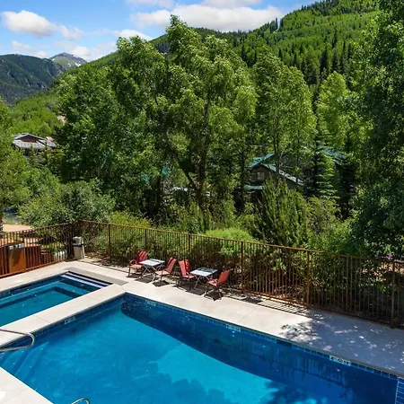 Apartment Cloud Nine, Walk To Gondola, Floor On River & Hot Tub Telluride
