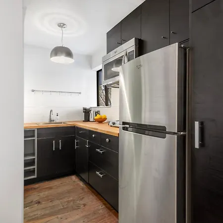 Tomboy 144 Apartment