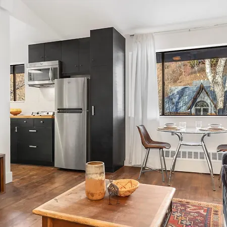 Apartment Tomboy 144 *
