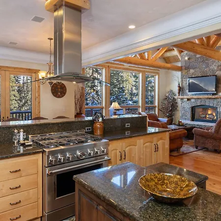 San Joaquin Rd 162 ~ Spruce Splendor Holiday home *